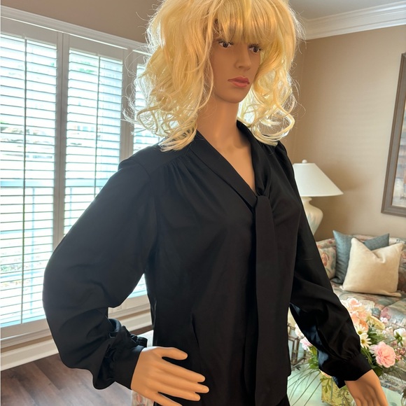 STUNNING, STYLISH & ELEGANT GIVENCHY TOP IN SUPERB CONDITION - Picture 3 of 9